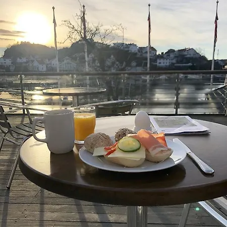 Victoria Hotel 3*