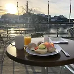 Victoria Hotel 3*
